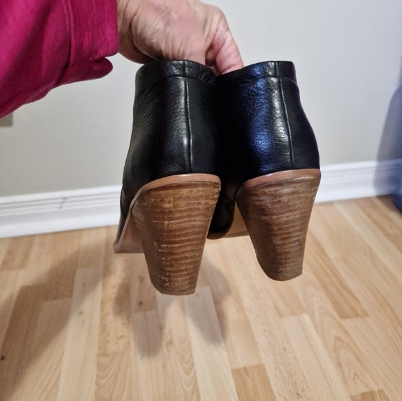 Womens black leather ankle boots - Picture 5 of 6